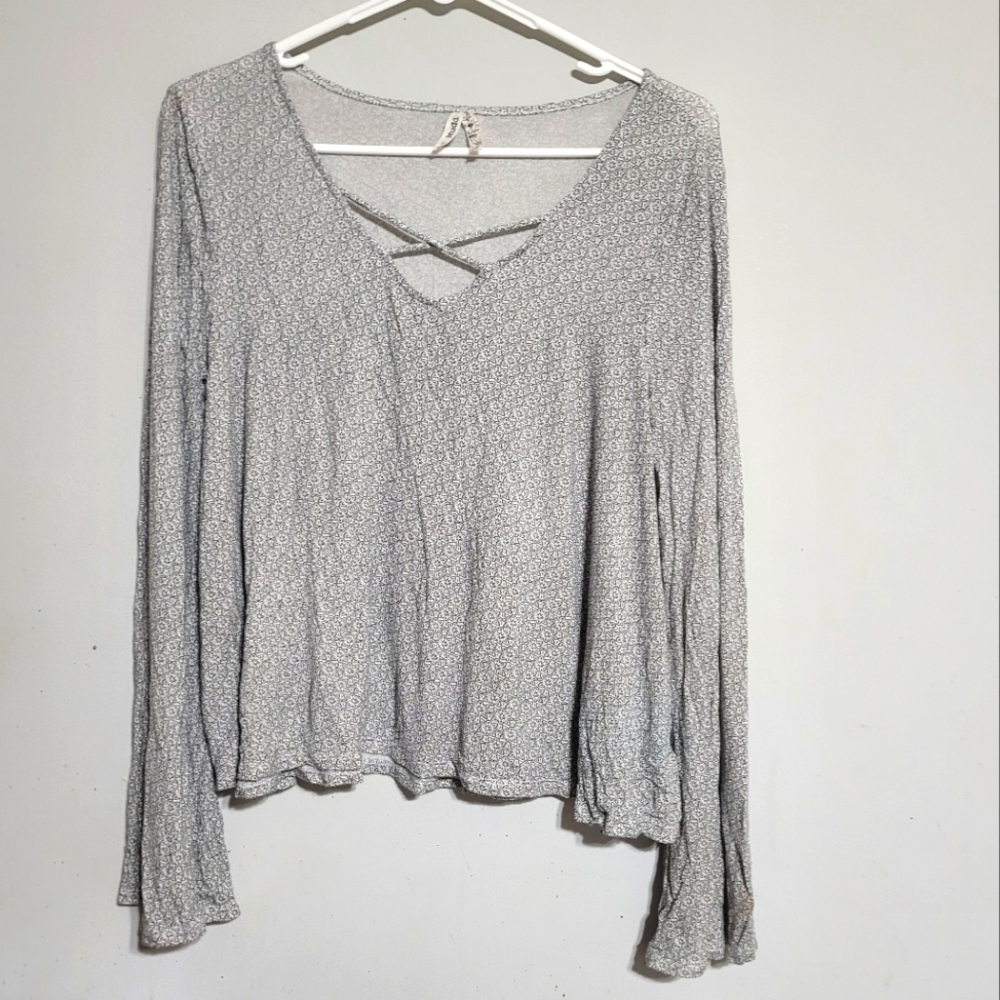 RARE Y2K Floral‎ top MUDD Gray Knit Bell Sleeves Size Medium Shirt Vintage